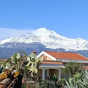 Casa Del Sole Con Vista Sull'etna A 200 Mt Dal Mare Hébergement de vacances